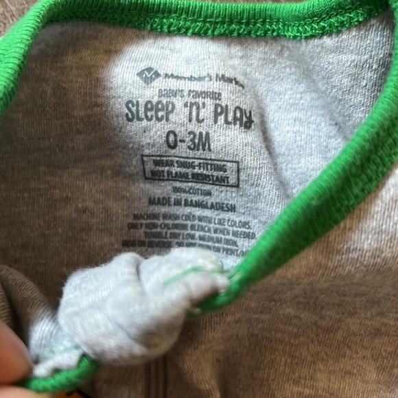 Clothes - Picture 2 of 5